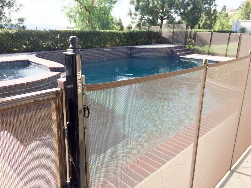 Removable Pool Fence Service detail